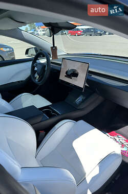Седан Tesla Model 3 2024 в 