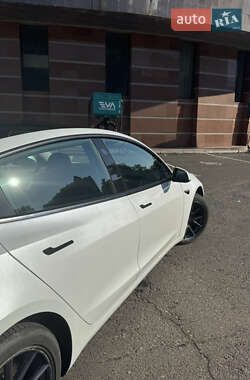 Седан Tesla Model 3 2021 в 