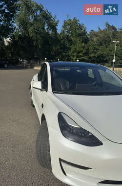 Седан Tesla Model 3 2021 в 
