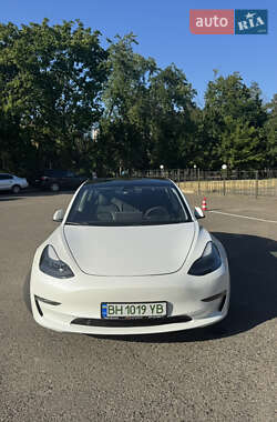 Седан Tesla Model 3 2021 в 