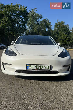 Седан Tesla Model 3 2021 в 