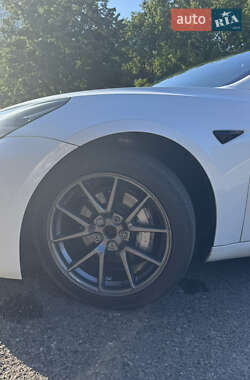 Седан Tesla Model 3 2021 в 