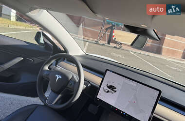 Седан Tesla Model 3 2021 в 