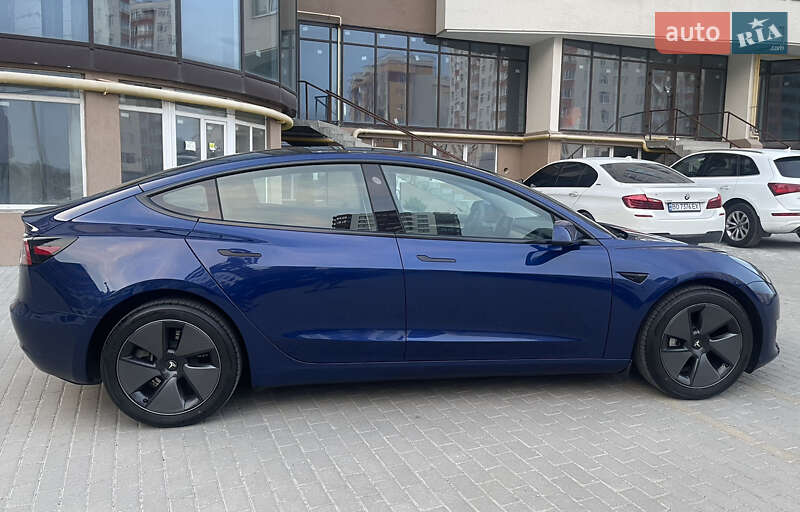 Седан Tesla Model 3 2023 в Тернополе