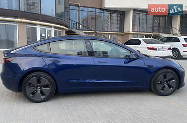 Седан Tesla Model 3 2023 в 