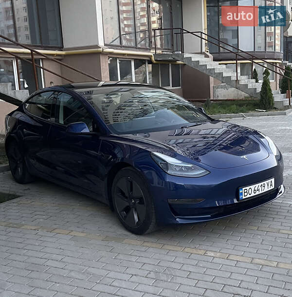 Седан Tesla Model 3 2023 в Тернополе