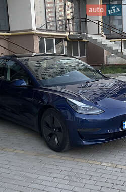 Седан Tesla Model 3 2023 в 