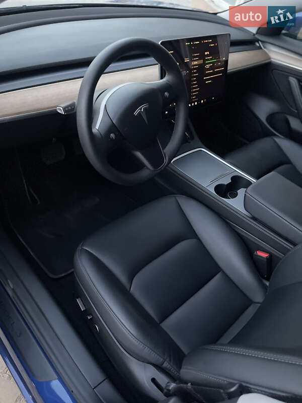Седан Tesla Model 3 2023 в Тернополе