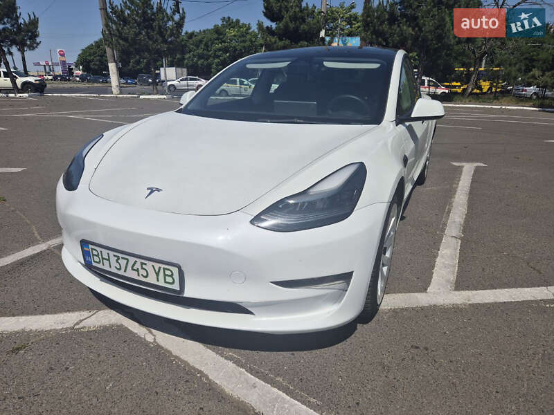 Седан Tesla Model 3 2022 в Черноморске