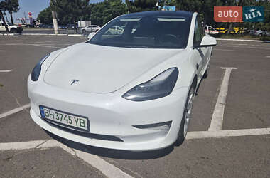 Седан Tesla Model 3 2022 в 