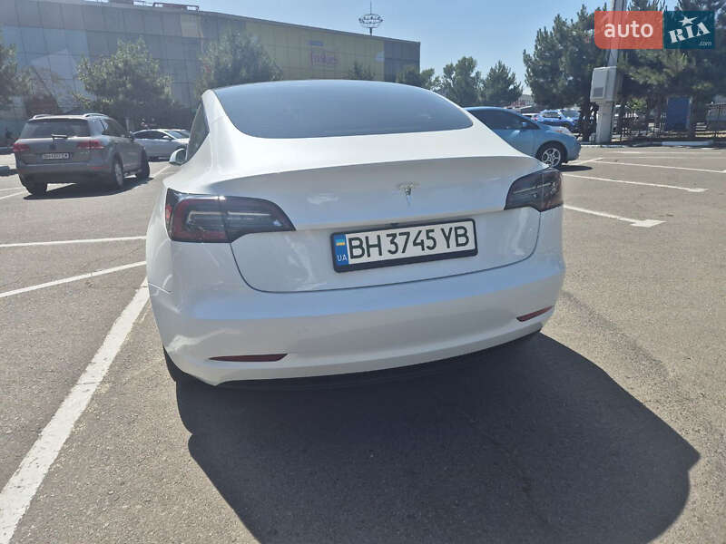 Седан Tesla Model 3 2022 в Чорноморську