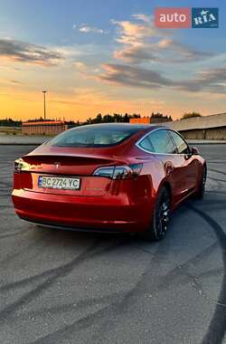 Седан Tesla Model 3 2018 в Львове