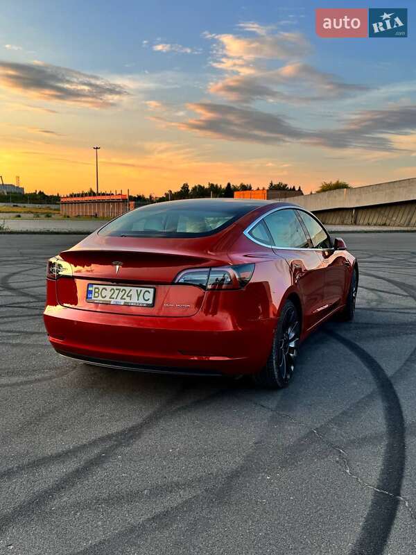Седан Tesla Model 3 2018 в Львові