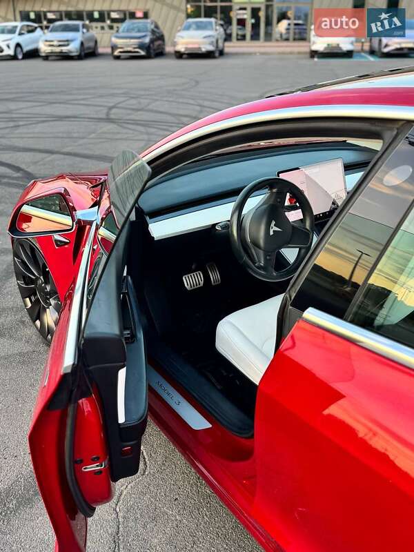 Седан Tesla Model 3 2018 в Львові