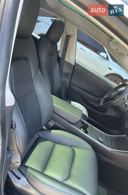 Седан Tesla Model 3 2020 в 