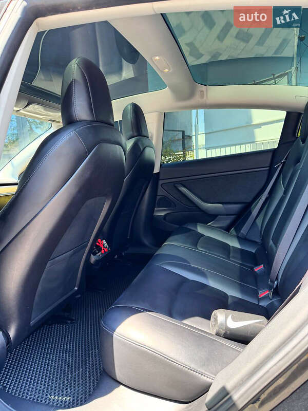 Седан Tesla Model 3 2019 в Одесі