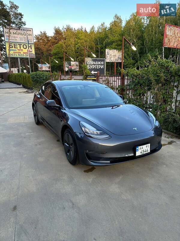 Tesla Model 3 2022