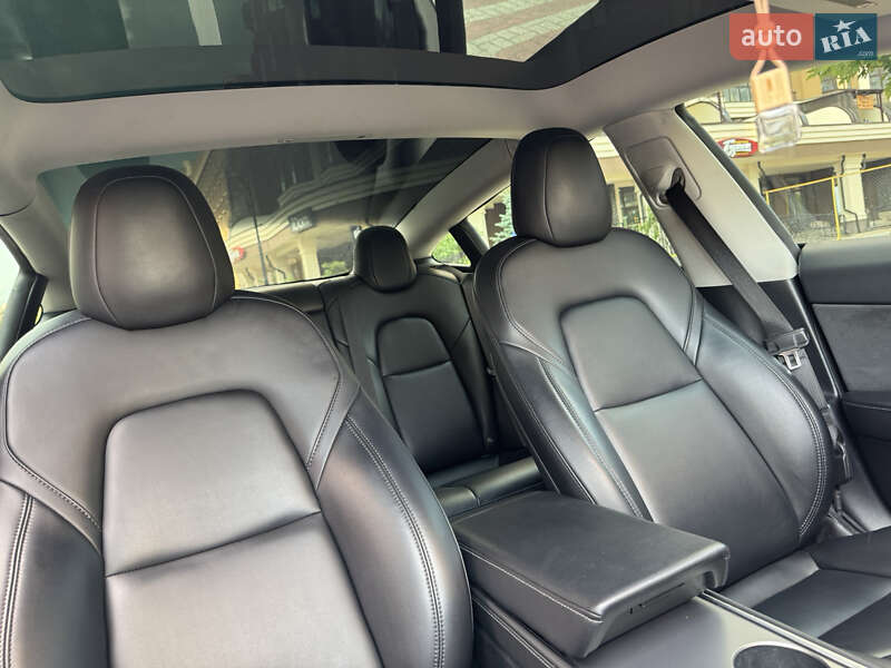 Седан Tesla Model 3 2021 в Києві