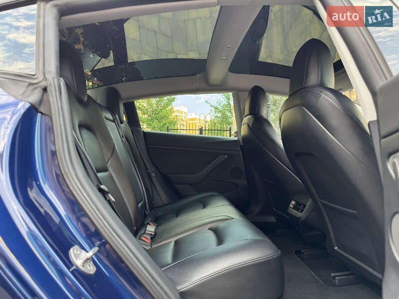 Седан Tesla Model 3 2021 в Києві