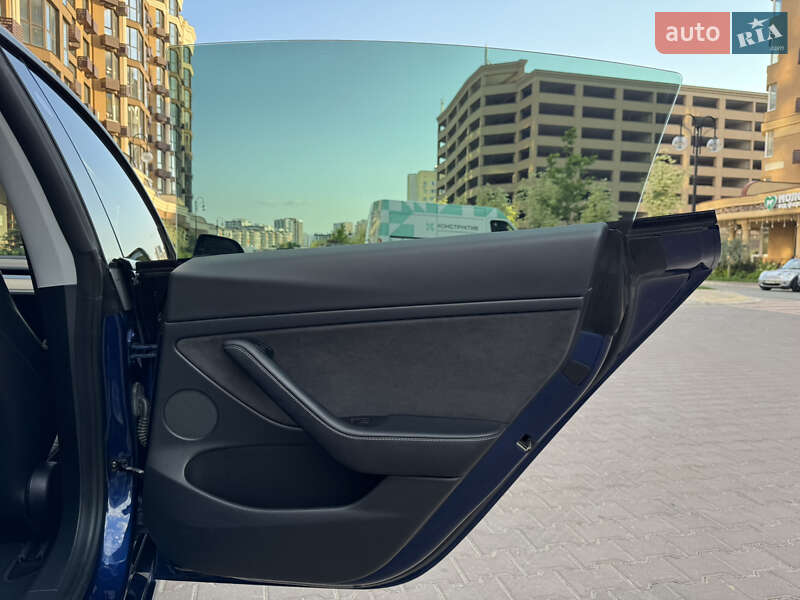 Седан Tesla Model 3 2021 в Києві