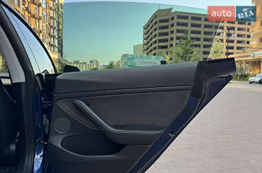 Седан Tesla Model 3 2021 в 