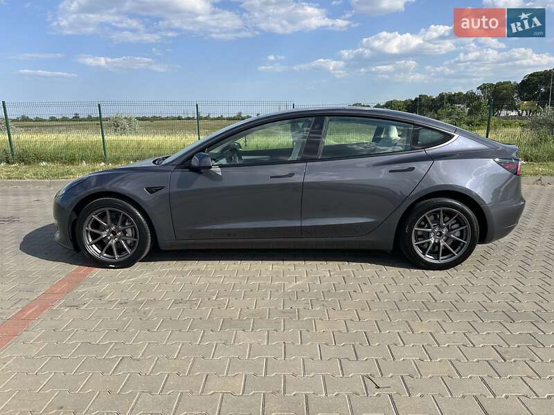 Седан Tesla Model 3 2023 в Одесі