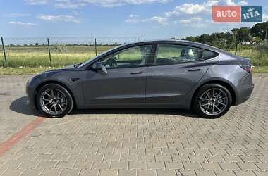 Седан Tesla Model 3 2023 в 