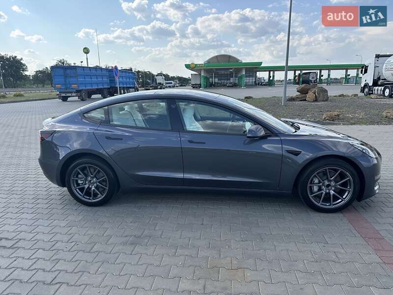Седан Tesla Model 3 2023 в Одесі