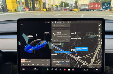 Седан Tesla Model 3 2021 в 
