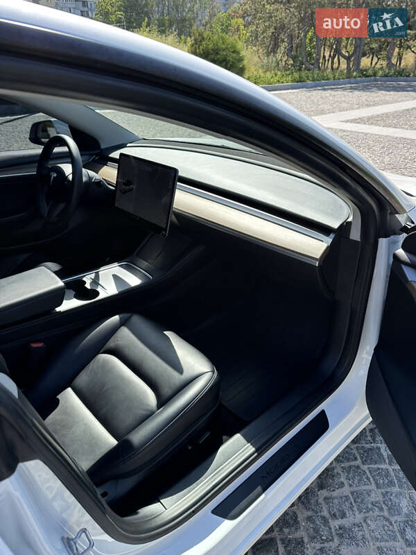 Седан Tesla Model 3 2021 в Дніпрі