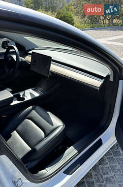 Седан Tesla Model 3 2021 в 