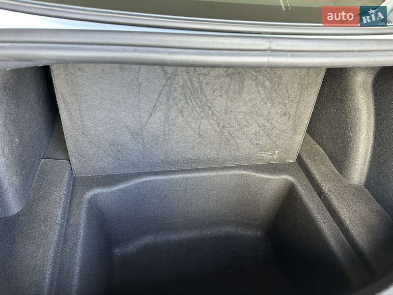 Седан Tesla Model 3 2021 в Дніпрі