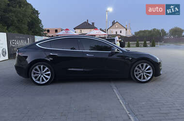 Седан Tesla Model 3 2020 в 