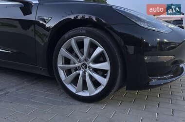 Седан Tesla Model 3 2020 в 