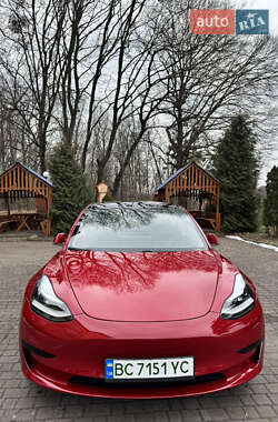 Седан Tesla Model 3 2020 в 