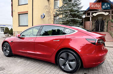 Седан Tesla Model 3 2020 в 