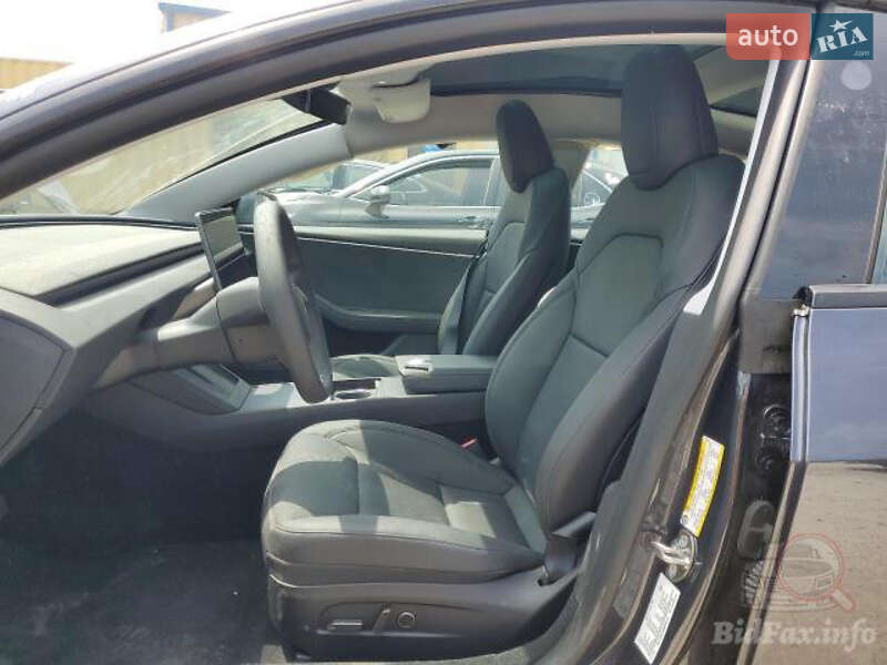 Седан Tesla Model 3 2024 в Львове