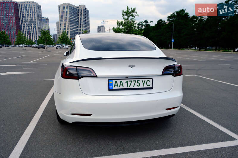 Седан Tesla Model 3 2019 в Києві