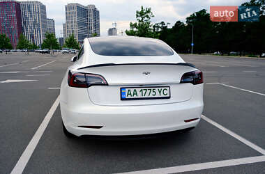 Седан Tesla Model 3 2019 в 