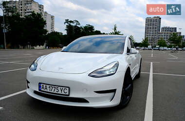 Седан Tesla Model 3 2019 в 