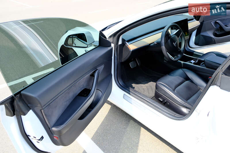 Седан Tesla Model 3 2019 в Києві