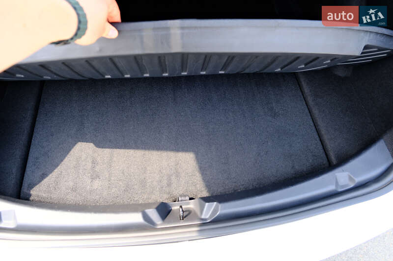 Седан Tesla Model 3 2019 в Києві