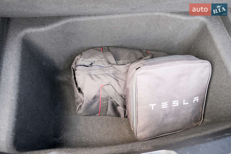Седан Tesla Model 3 2019 в Києві