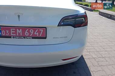 Седан Tesla Model 3 2020 в 