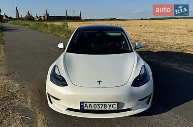 Седан Tesla Model 3 2021 в 