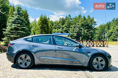 Седан Tesla Model 3 2022 в 