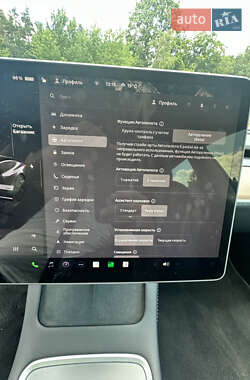 Седан Tesla Model 3 2022 в 