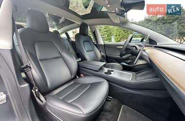 Седан Tesla Model 3 2022 в 