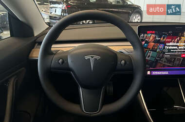 Седан Tesla Model 3 2020 в 