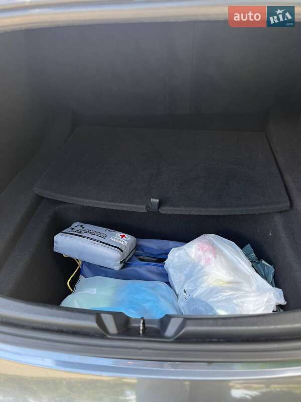 Седан Tesla Model 3 2018 в Ирпене